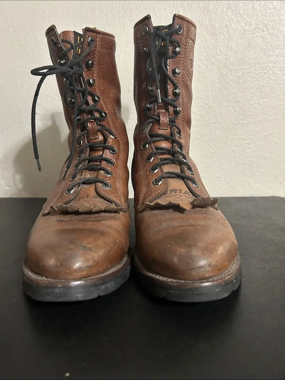 Ariat men’s size 10 EE lace up boots